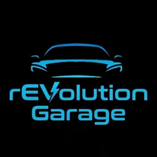Revolution Garage logó